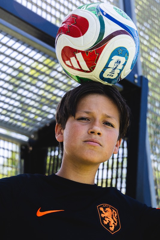 Detailbeeld tijdens de voetbalshoot